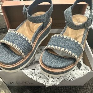 New Wild Pair Women's Milliee Platform Sandals Blue Denim Size 7.5
